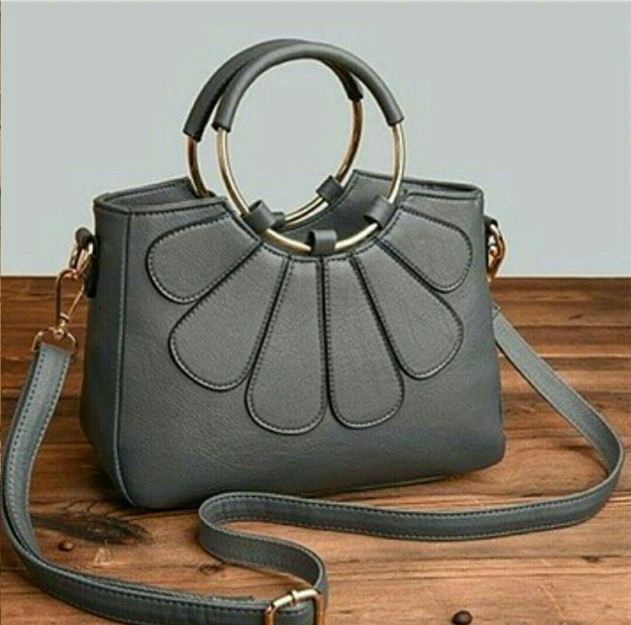 کیف دوشی زنانه چرم طبیعی و دستدوز چرم لچرو کد ۱۰۷۵